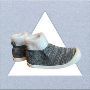 SK SIX walking sock-shoes toddler size 9 sneakers